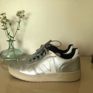 Silver Vejas V-10 Sneakers